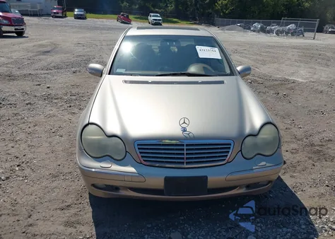 2002 Mercedes-Benz C 240 из США, поврежденный, VIN WDBRF61J52E008650